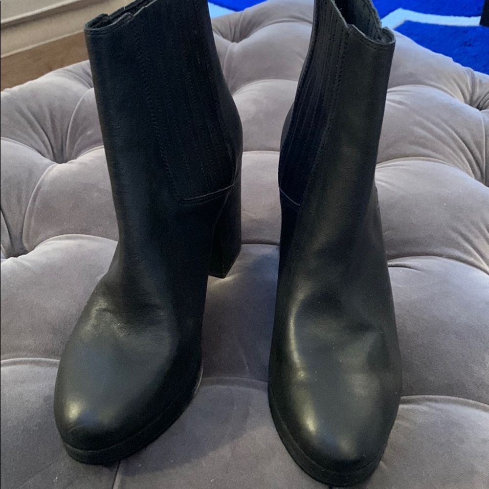 Eileen Fisher black pull on platform booties sz 8
